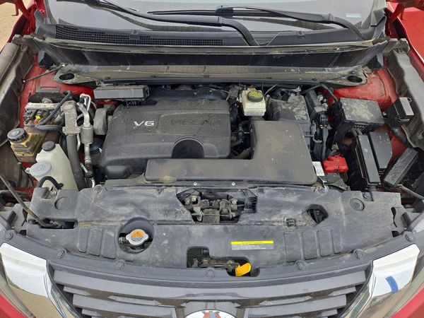 2019 NISSAN PATHFINDER — Engine bay