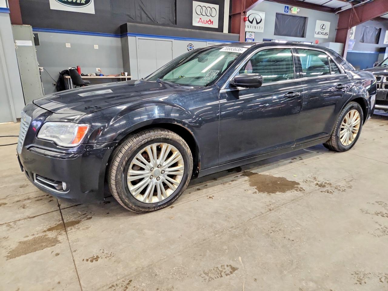 2013 CHRYSLER 300 — Front 3/4
