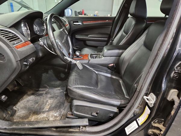 2013 CHRYSLER 300 — DENT