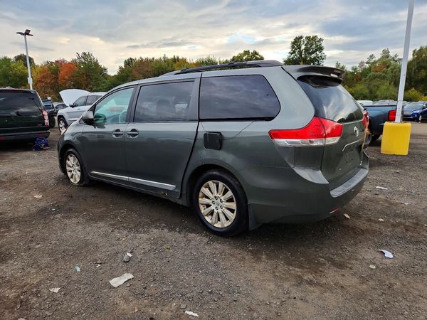 2013 TOYOTA SIENNA — DSRA