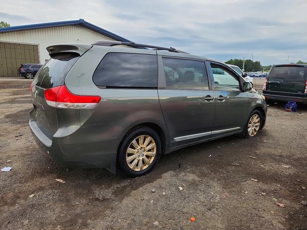 2013 TOYOTA SIENNA — PSRA