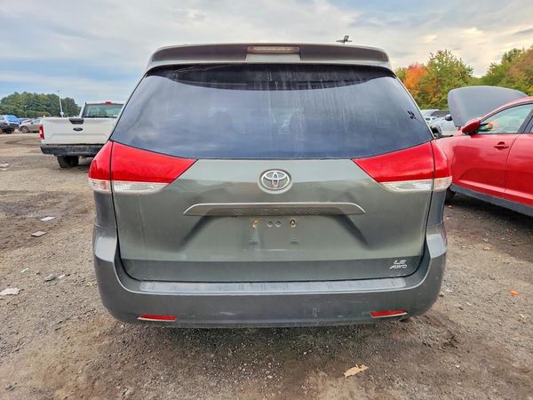 2013 TOYOTA SIENNA — DIRR