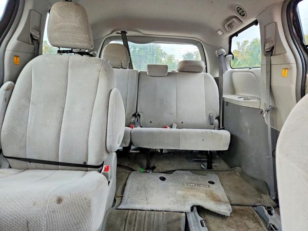 2013 TOYOTA SIENNA — SUVN