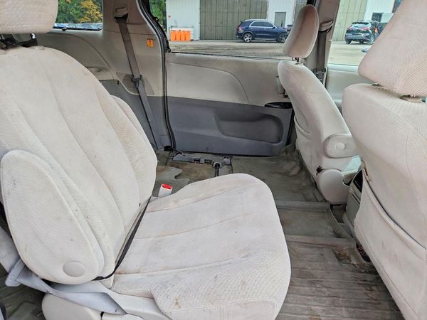 2013 TOYOTA SIENNA — PSRS