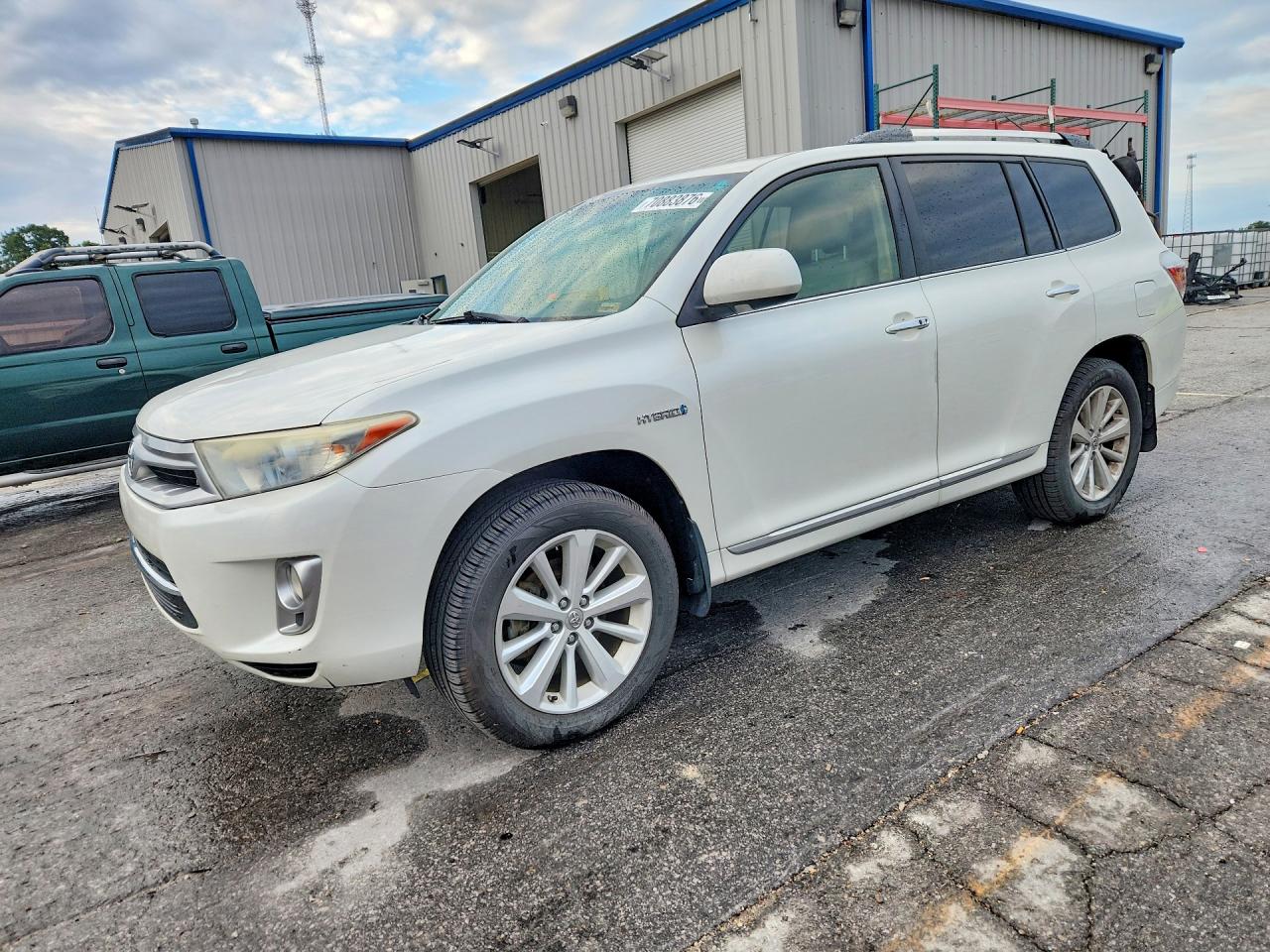 2013 TOYOTA HIGHLANDER Base/Hybrid — Front 3/4