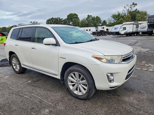 2013 TOYOTA HIGHLANDER Base/Hybrid — Passenger 3/4