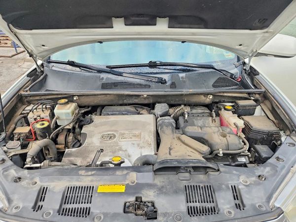 2013 TOYOTA HIGHLANDER Base/Hybrid — Engine bay
