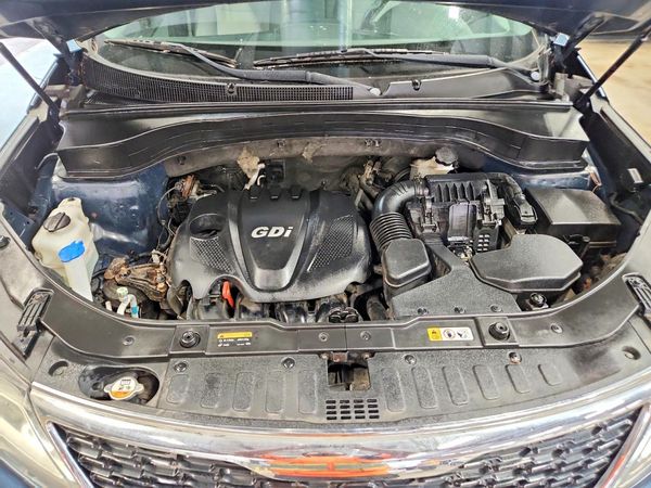 2014 KIA SORENTO — Engine bay