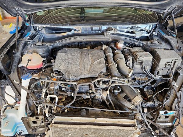 2022 HYUNDAI SANTA FE Limited — Engine bay