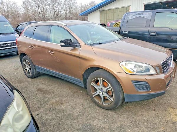 2013 VOLVO XC60 — Passenger 3/4
