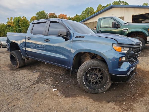 2024 CHEVROLET SILVERADO Trail Boss Custom — Passenger 3/4