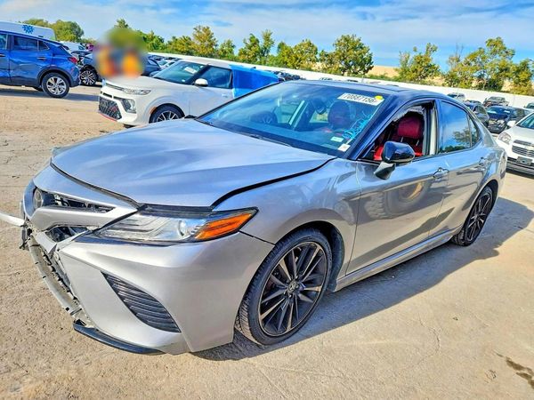 2019 TOYOTA CAMRY XSE — Front 3/4