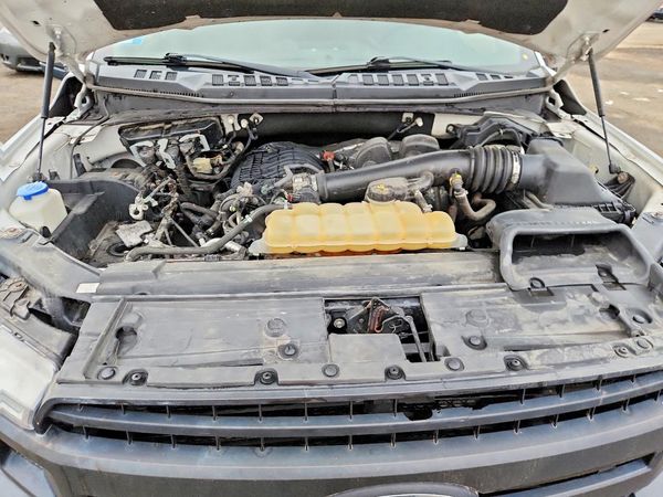 2018 FORD F150 — Engine bay