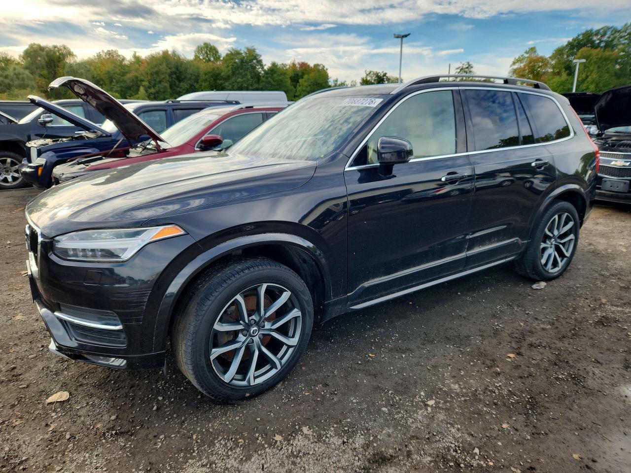 2016 VOLVO XC90 SV42 Momentum — Front 3/4