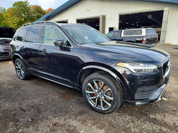2016 VOLVO XC90 SV42 Momentum — Passenger 3/4
