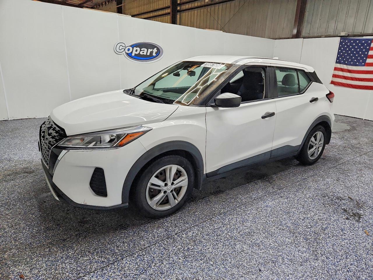 2021 NISSAN KICKS S — Front 3/4