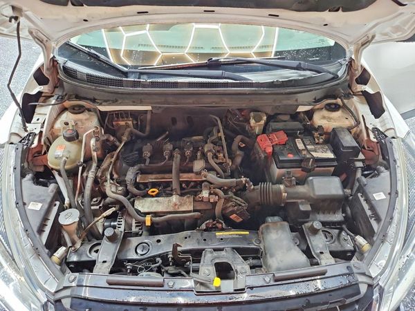 2021 NISSAN KICKS S — Engine bay