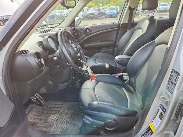 2013 MINI COOPER — DENT