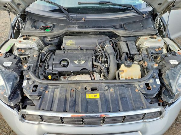 2013 MINI COOPER — Engine bay