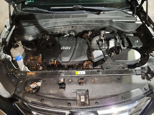 2013 HYUNDAI SANTA FE — Engine bay