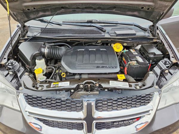 2019 DODGE GRAND CARAVAN — Engine bay