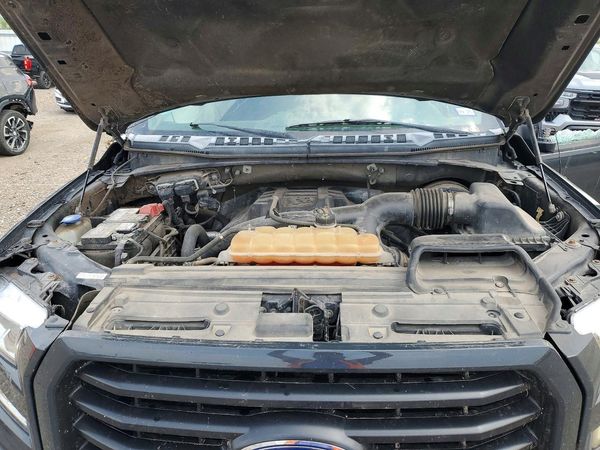 2017 FORD F150 SuperCrew — Engine bay