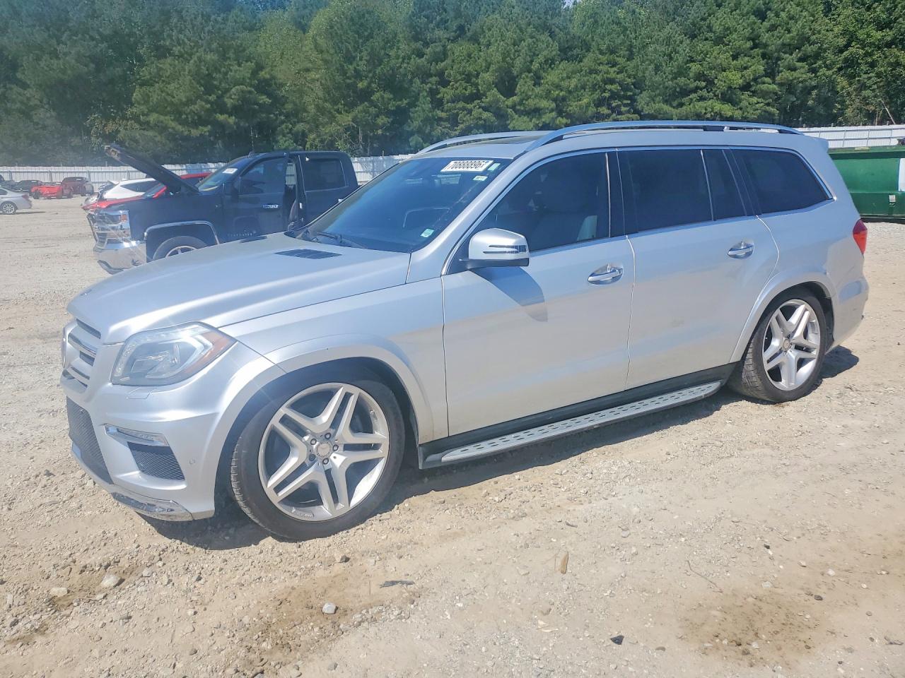 2016 MERCEDES-BENZ GL-CLASS GL550-4M — Front 3/4