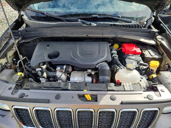 2020 JEEP RENEGADE LIMITED — Engine bay