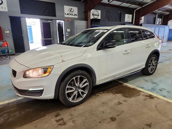 2015 VOLVO V60 CROSS COUNTRY — DSFA — Front 3/4