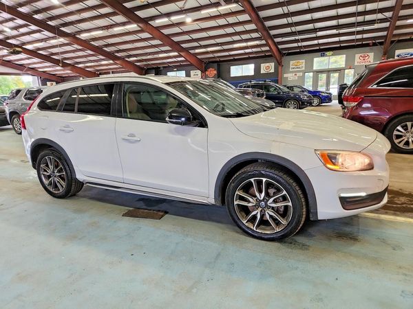 2015 VOLVO V60 CROSS COUNTRY — Passenger 3/4