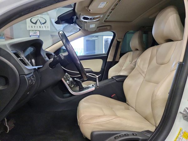 2015 VOLVO V60 CROSS COUNTRY — DENT