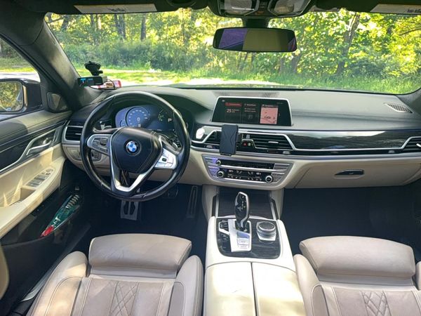 2019 BMW 750