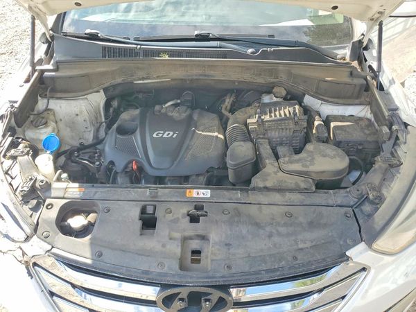 2013 HYUNDAI SANTA FE — Engine bay