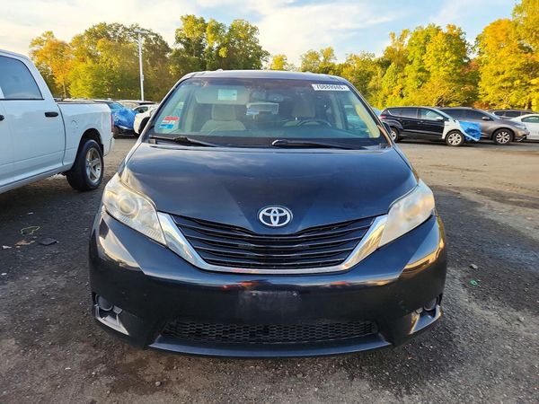 2017 TOYOTA SIENNA LE Mobility/LE — DIRF