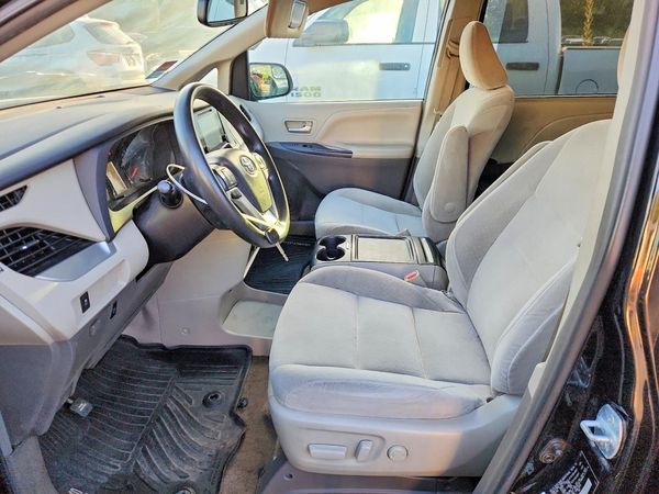 2017 TOYOTA SIENNA LE Mobility/LE — DENT
