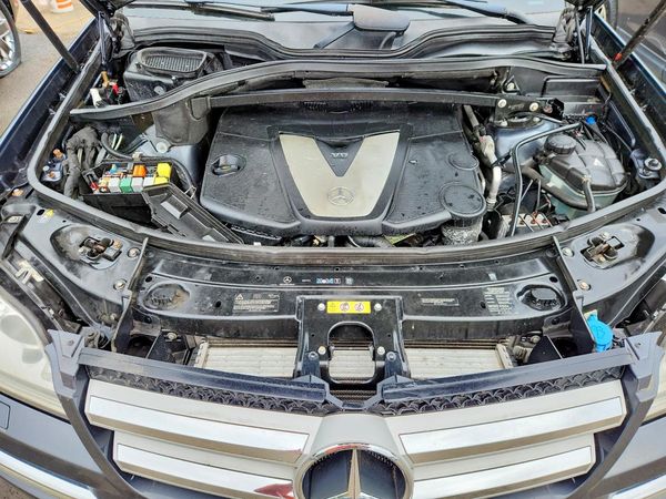 2012 MERCEDES-BENZ GL-CLASS GL350 BLUETEC 4-MATIC — Engine bay