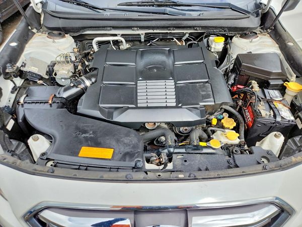 2018 SUBARU OUTBACK Limited+M/R+ES+NAVI — Engine bay