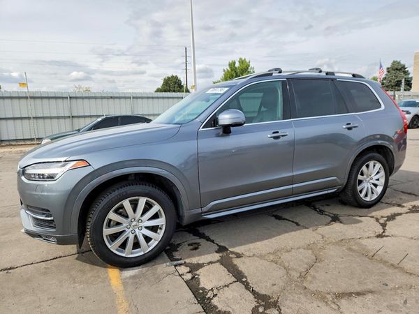 2016 VOLVO XC90 SV42 Momentum — Front 3/4