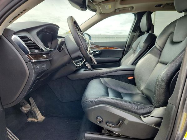 2016 VOLVO XC90 SV42 Momentum — DENT
