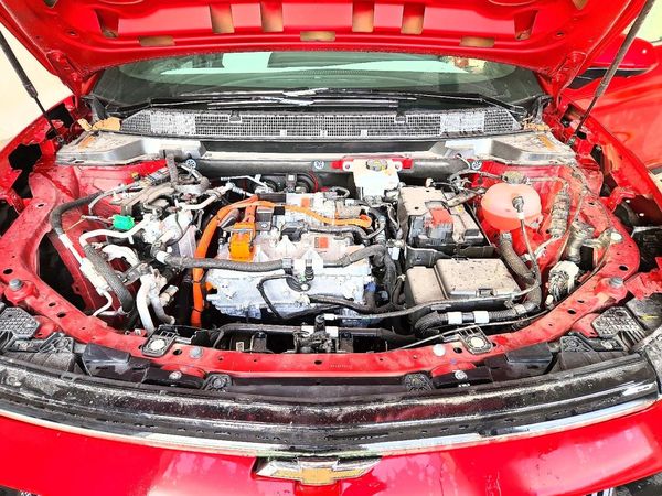 2025 CHEVROLET EQUINOX LT 2 PDE — Engine bay