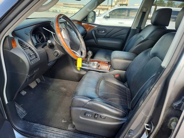 2015 INFINITI QX80 — DENT