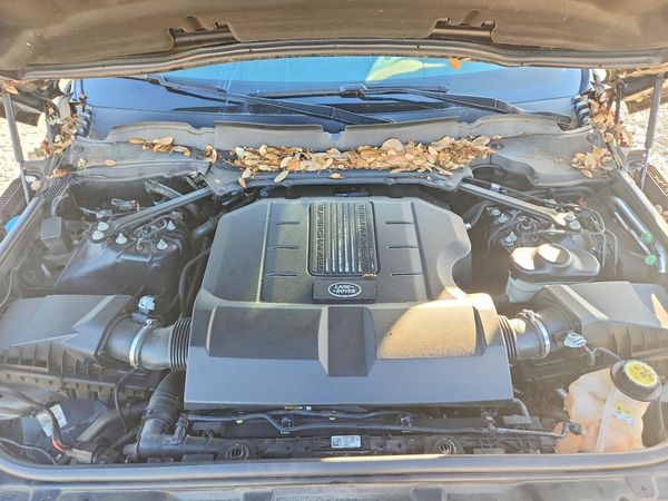 2018 LAND ROVER RANGE ROVER SPORT — Engine bay