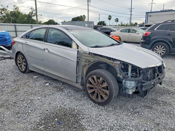 2012 HYUNDAI SONATA Middle level — Passenger 3/4