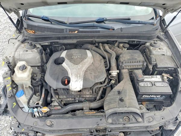 2012 HYUNDAI SONATA Middle level — Engine bay