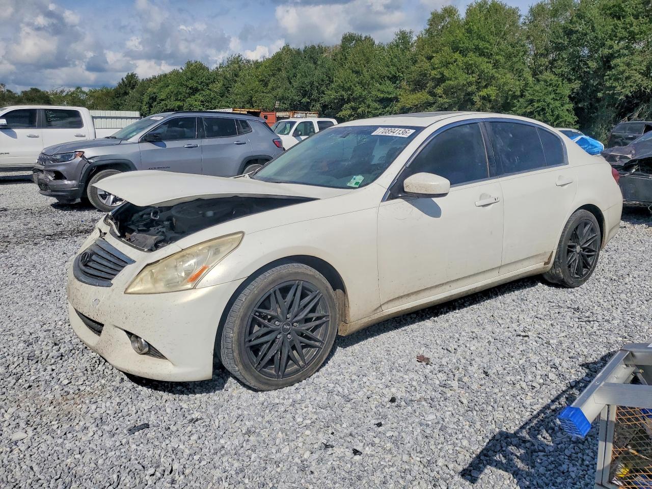 2012 INFINITI G37 — Front 3/4