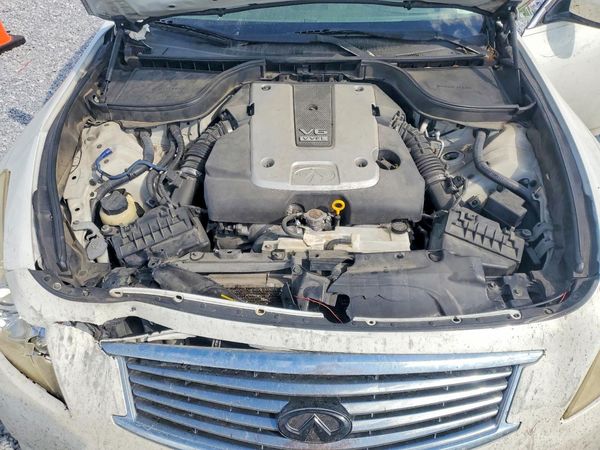 2012 INFINITI G37 — Engine bay