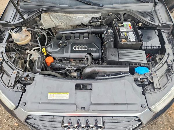 2017 AUDI Q3 — Engine bay
