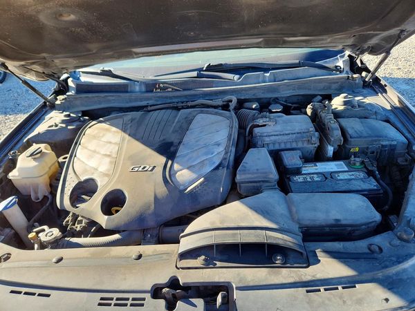 2015 KIA CADENZA — Engine bay