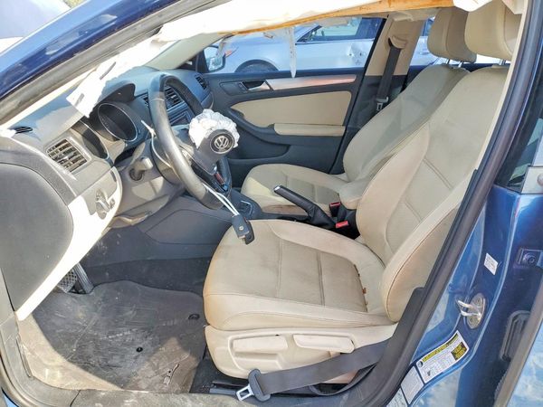 2017 VOLKSWAGEN JETTA SE — DENT