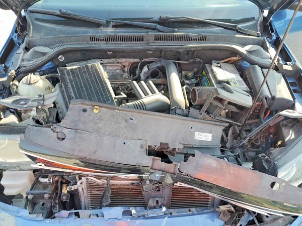 2017 VOLKSWAGEN JETTA SE — Engine bay